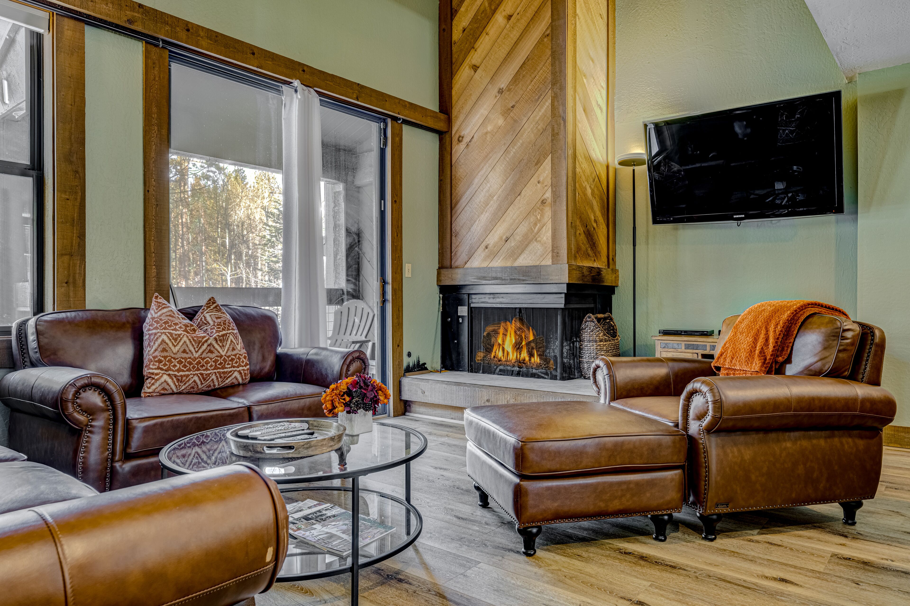 Convenient & comfortable dog-friendly condo w/ Northstar Rec Center access