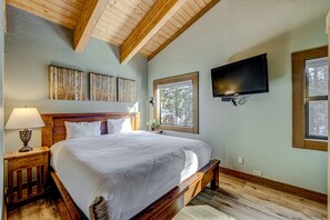 3 soverom, strykejern/-brett, internettilgang og sengetøy