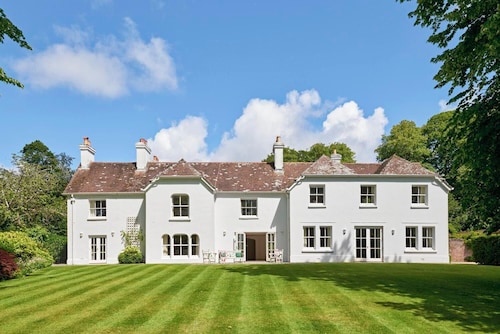 The Lindens, spacious Dorset retreat for a coastal break
