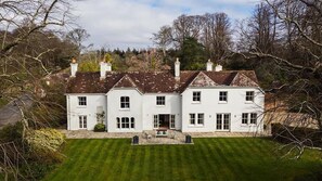 Exterior - The Lindens is a beautifully renovated 18th century manor house and lies within the peaceful and pretty village of East Lulworth, a stone’s throw from the majestic Lulworth Castle, the idyllic Lulworth Cove and iconic rock arch of Durdle Door. The Li (East Lulworth)