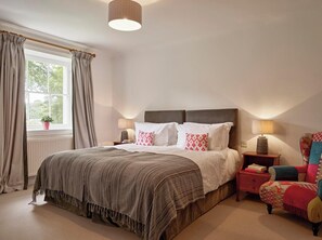 9 bedrooms, iron/ironing board, travel cot, WiFi