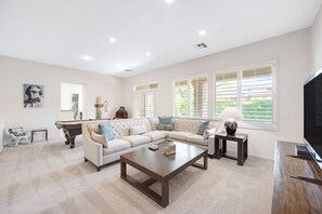 TV, fireplace, DVD player, books