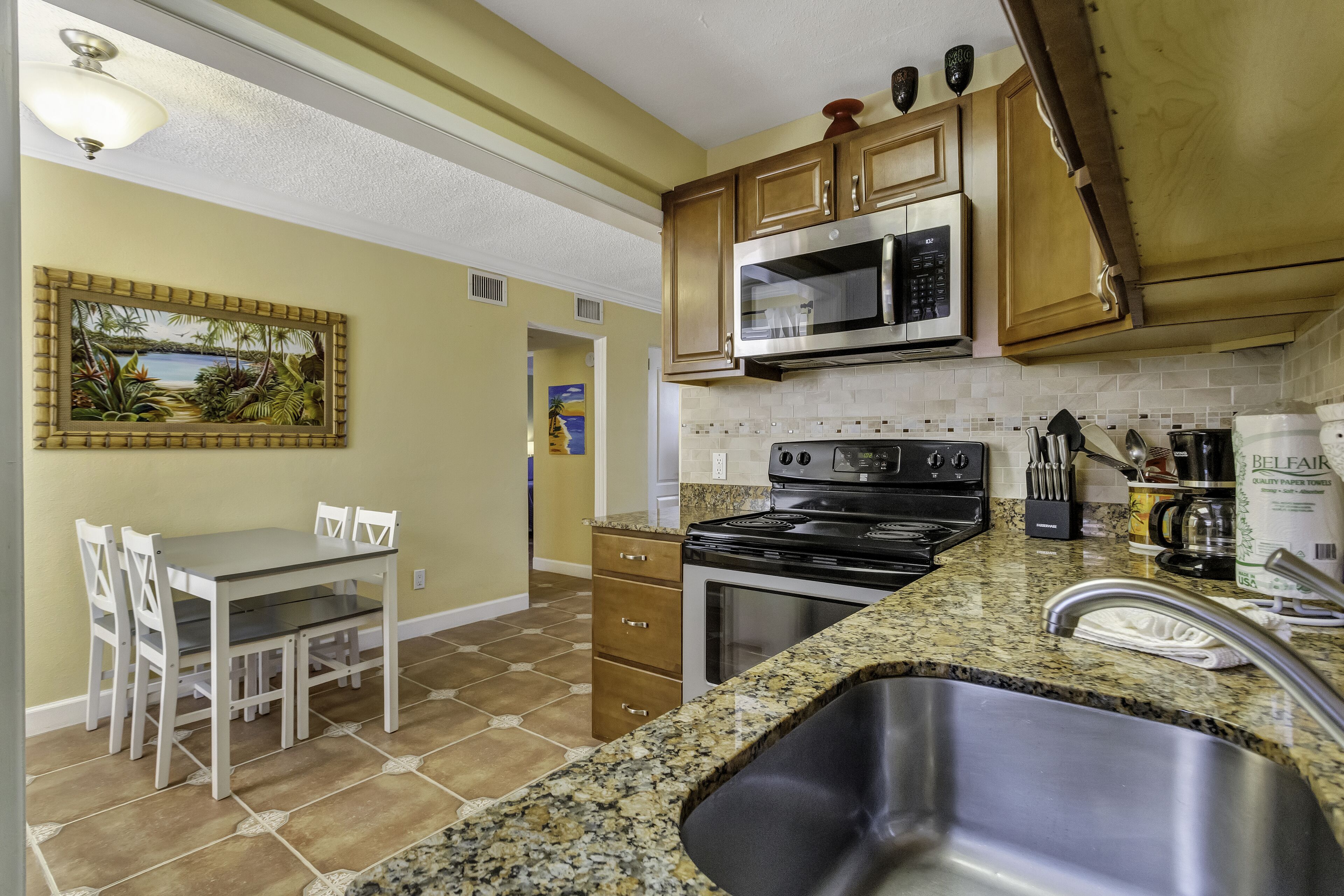 Refrigerador, microondas, horno, placa de cocina