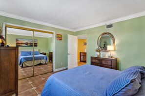 2 chambres, fer et planche à repasser, Wi-Fi gratuit, draps fournis