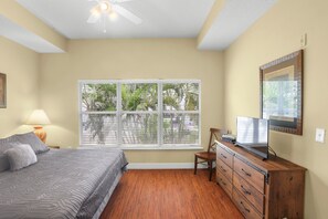 2 bedrooms, iron/ironing board, free WiFi, bed sheets - 🌞 Madeira Bay Resort II – Beachside Comfort with Balcony & Poolside Perks (Madeira Beach)