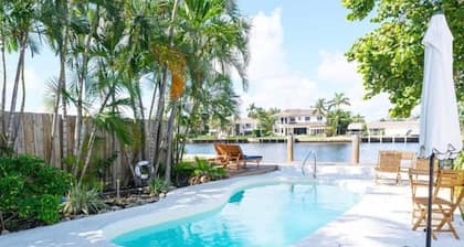 Beautiful Waterfront Condo on Canal with Pool & Walk to Beach! Boat Watch! 1b/1b