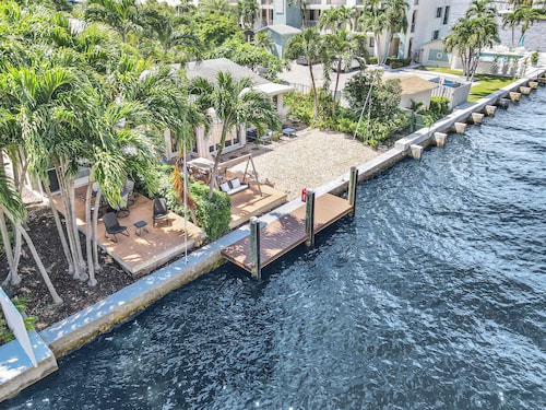 Beautiful & Spacious Waterfront Condo, Walk to the BEACH, On Canal, 3 bed/2 bath