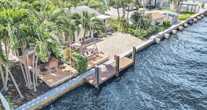 Beautiful & Spacious Waterfront Condo, Walk to the BEACH, On Canal, 3 bed/2 bath