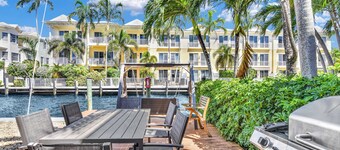 Beautiful & Spacious Waterfront Condo, Walk to the BEACH, On Canal, 3 bed/2 bath