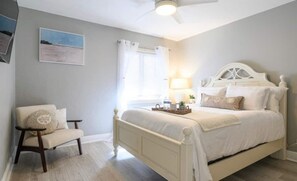 3 bedrooms, iron/ironing board, travel cot, WiFi - Beautiful & Spacious Waterfront Condo, Walk to the BEACH, On Canal, 3 bed/2 bath (Pompano Beach)