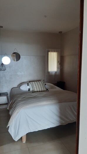 1 Schlafzimmer, Bügeleisen/Bügelbrett, Reisekinderbett, Bettwäsche