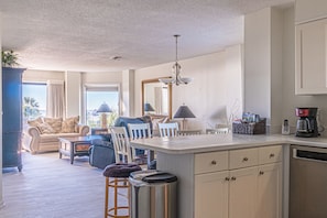 Interior - Cheerful & Bright Spacious End Unit - Oceanfront, Porch w/ View,  Pool (Hilton Head Island)