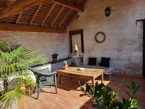 Double Room (La chambre Romantique) | Terrace/patio - Jardin de Mathilde (Nangis)