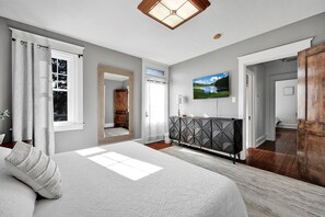 4 habitaciones, tabla de planchar con plancha, wifi y ropa de cama 