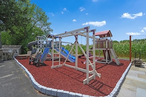 Children's area - Backyard Retreat (RONKS)