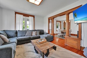 Smart TV, books - Backyard Retreat (RONKS)