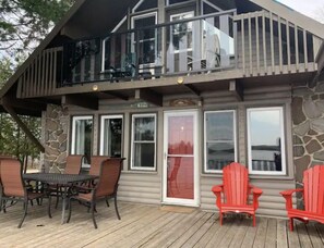 Exterior - Beautiful Lakefront Cottage (fishing, boating, hiking, relaxing) (Astorville)