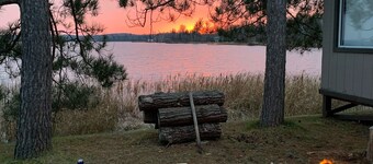 Beautiful Lakefront Cottage (fishing, boating, hiking, relaxing)