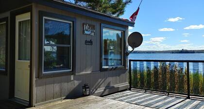 Beautiful Lakefront Cottage (fishing, boating, hiking, relaxing)
