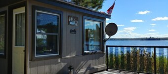 Beautiful Lakefront Cottage (fishing, boating, hiking, relaxing)