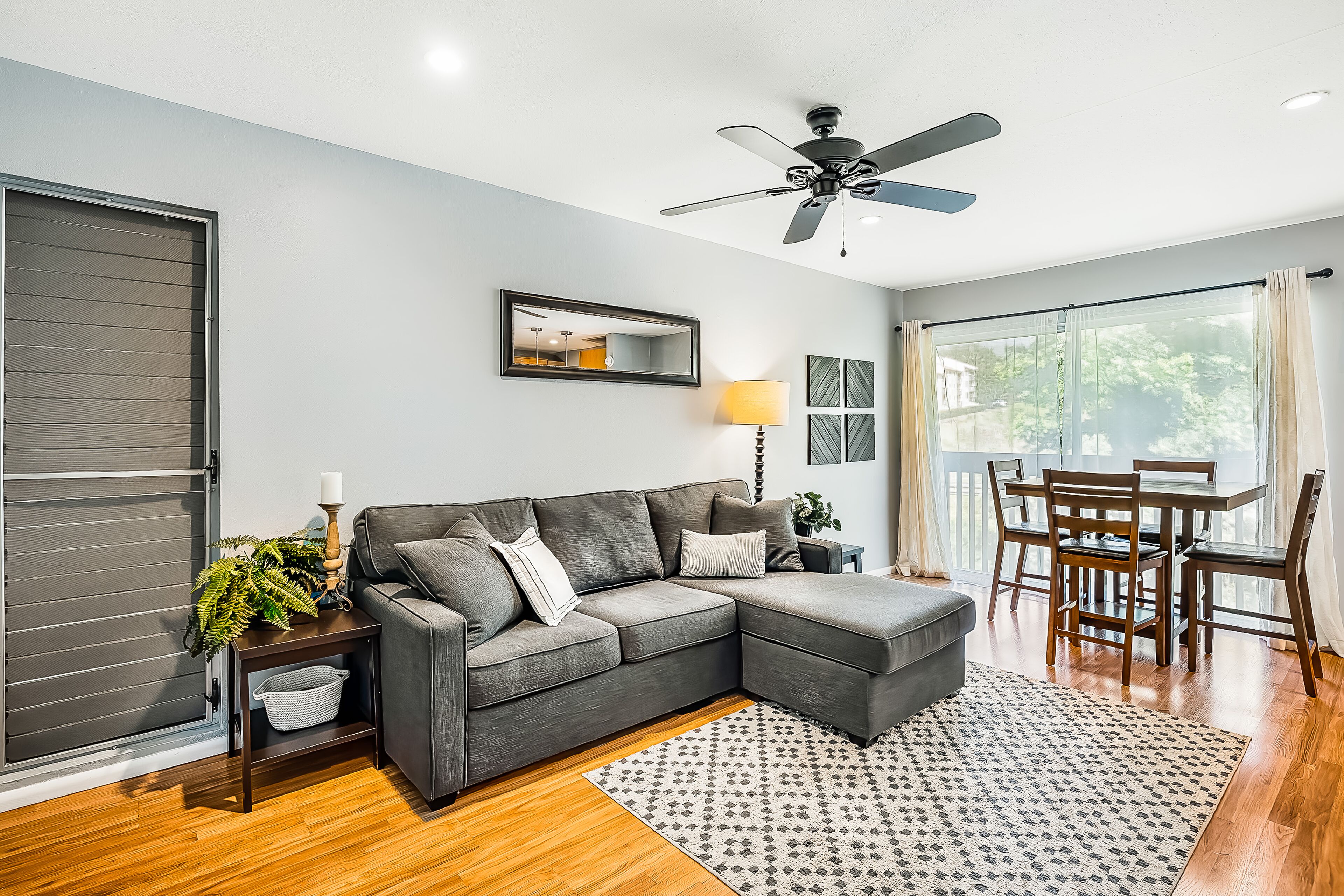 Ideally Located Condo w/ AC & Shared Pool - Walk to the Beach & Downtown