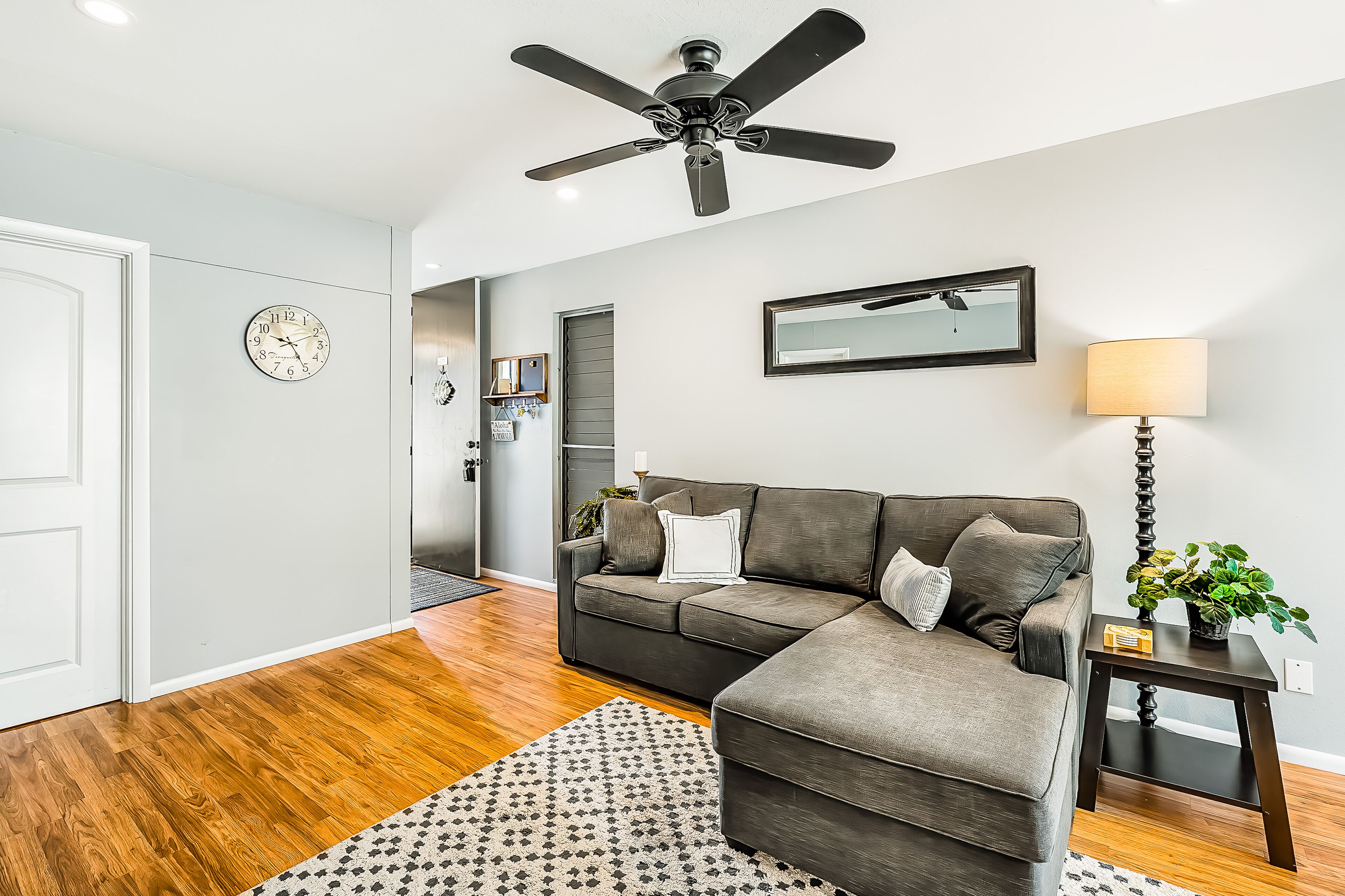 Ideally Located Condo w/ AC & Shared Pool - Walk to the Beach & Downtown