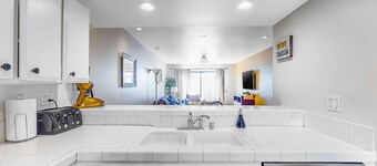 Comfortable, dog-friendly condo in a gated community w/ a shared pool