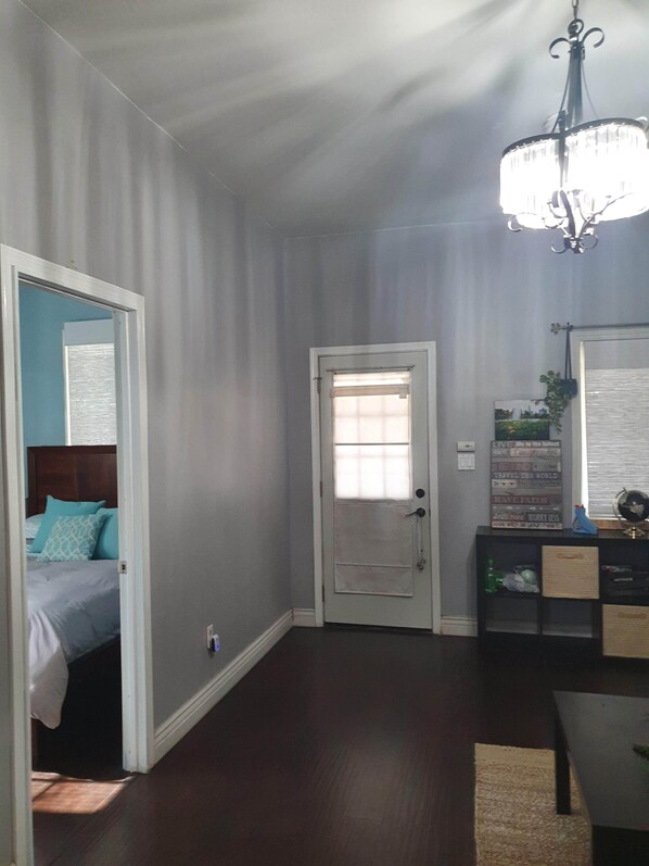 1 bedroom, desk, iron/ironing board, free WiFi - Modern Charm in Downtown Los Angeles (Los Angeles)