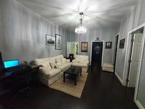 Interior - Modern Charm in Downtown Los Angeles (Los Angeles)