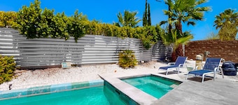 Elegant Wexler home with private outdoor pool & spa - 2 dogs welcome