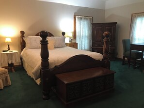 5 Schlafzimmer, Schreibtisch, Bügeleisen/Bügelbrett, Reisekinderbett