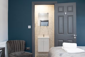 5 chambres, bureau, fer et planche à repasser, Wi-Fi gratuit