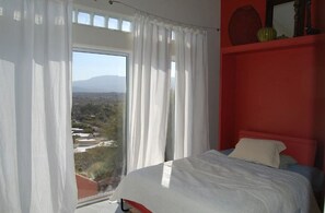 2 bedrooms, desk, iron/ironing board, free WiFi - Custom 2 Bedroom Casita On a Ridge (Tucson)