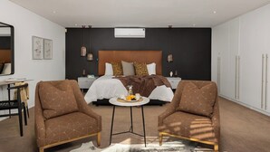 Iron/ironing board, travel crib, WiFi, bed sheets