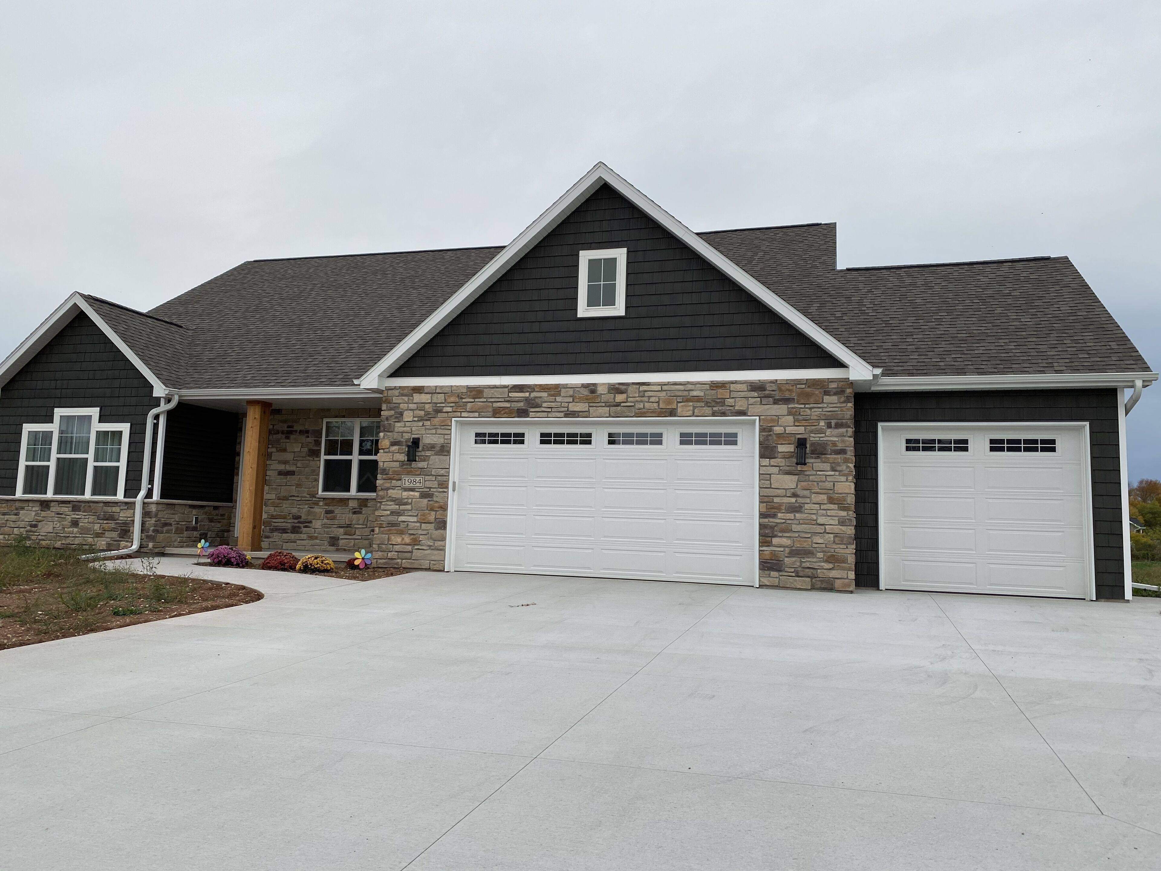 <br>Private room,  restroom and shower, private entry.  