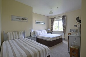 5 chambres, fer et planche à repasser, accès Internet, draps fournis