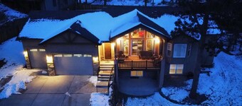 Perfect Pike's peak basecamp location & spacious luxury for active family/group