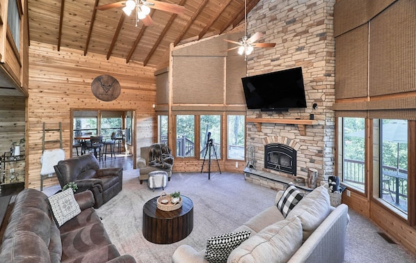 Smart TV, fireplace, DVD player, books