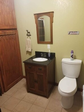 Shower, hair dryer, towels, soap - Rocky Ridge Getaway
Joins Shawnee Forest (Grantsburg)
