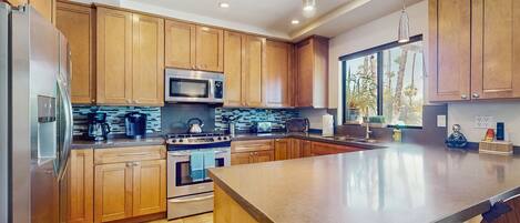 雪櫃、微波爐、焗爐、爐具