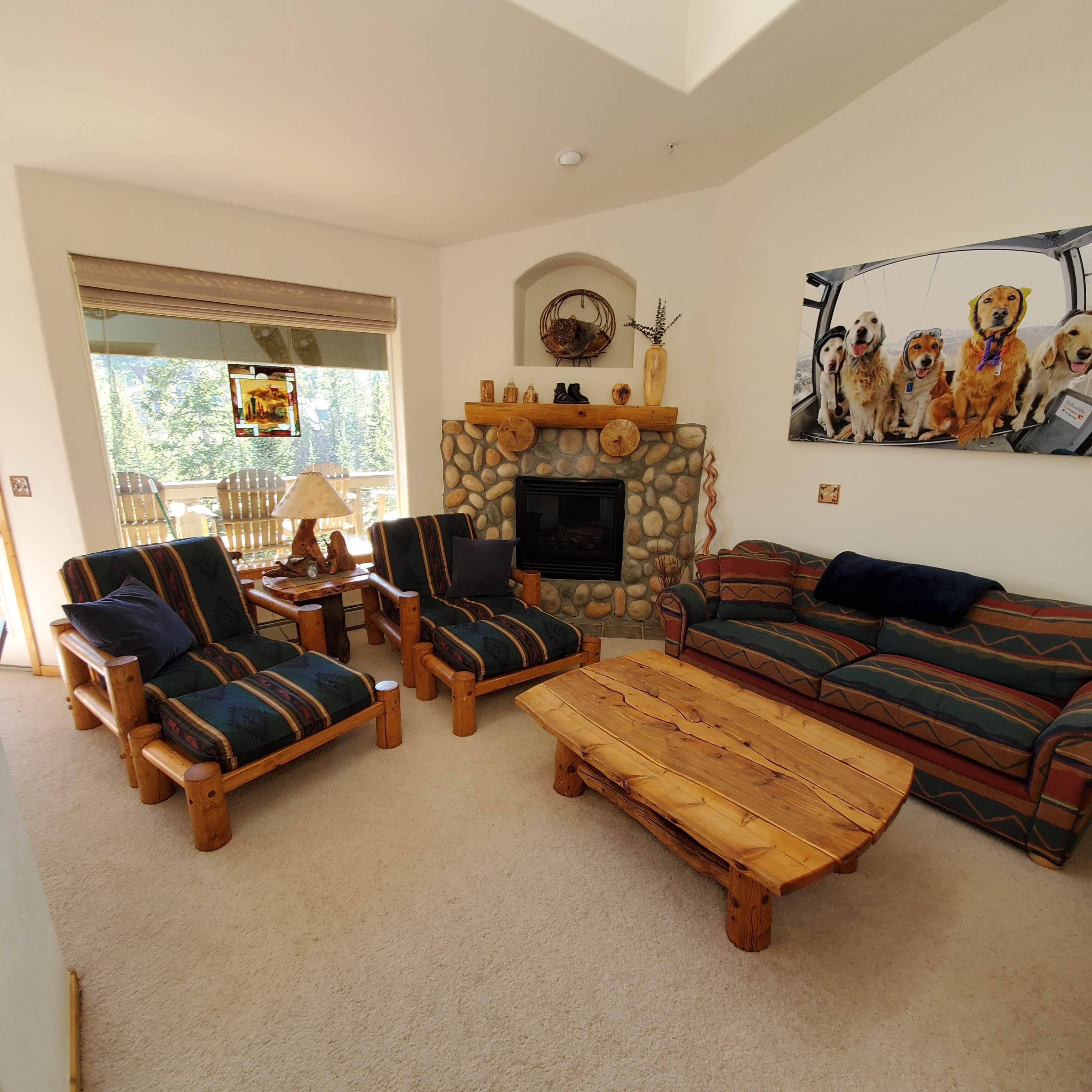 Cozy and Rustic 3BD / 3BA
