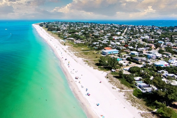 Anna Maria, Florida's ocean is your ultimate fun zone!