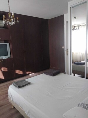 2 bedrooms
