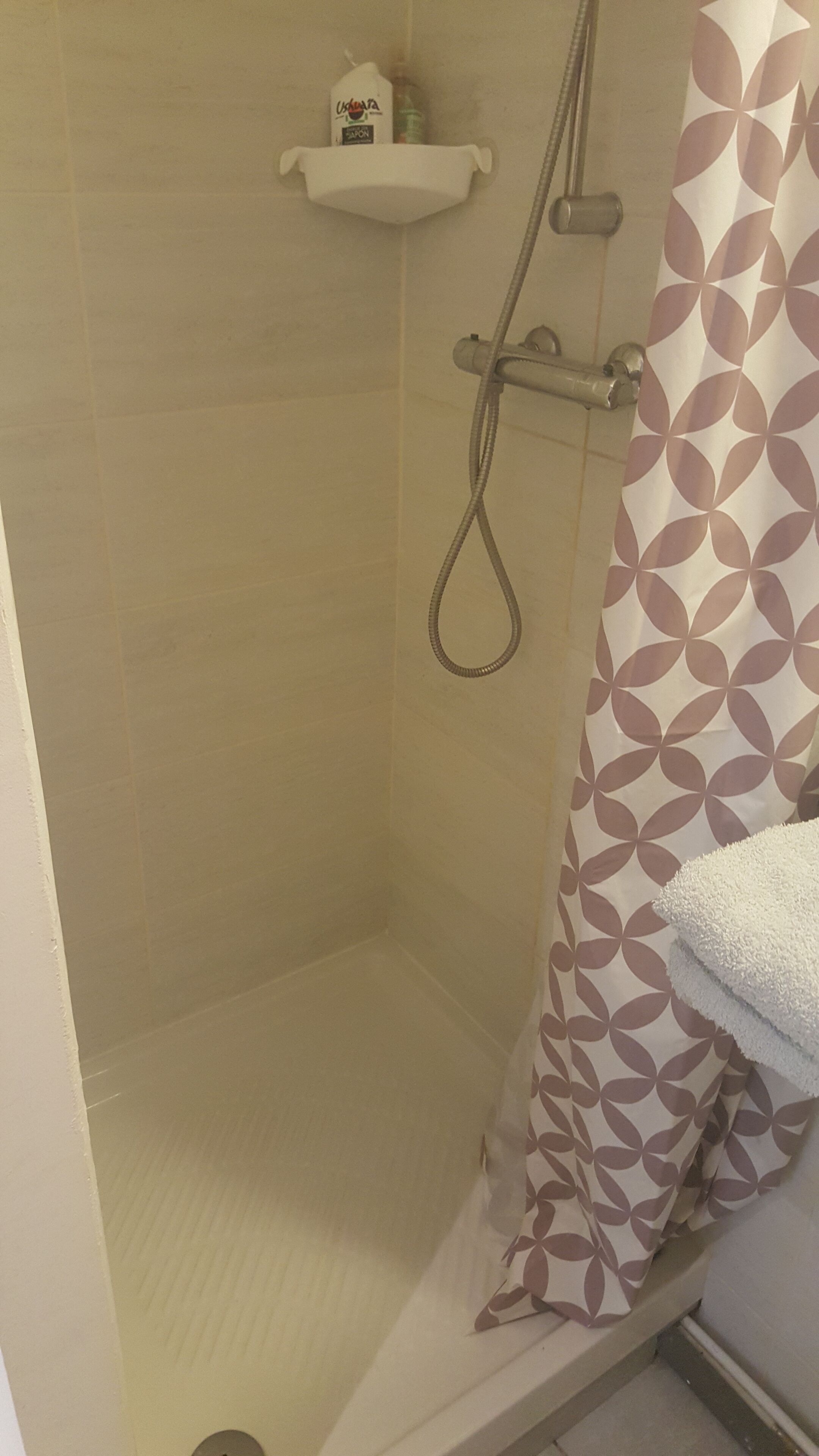 Quiet apartment Montmartre overlooking courtyard