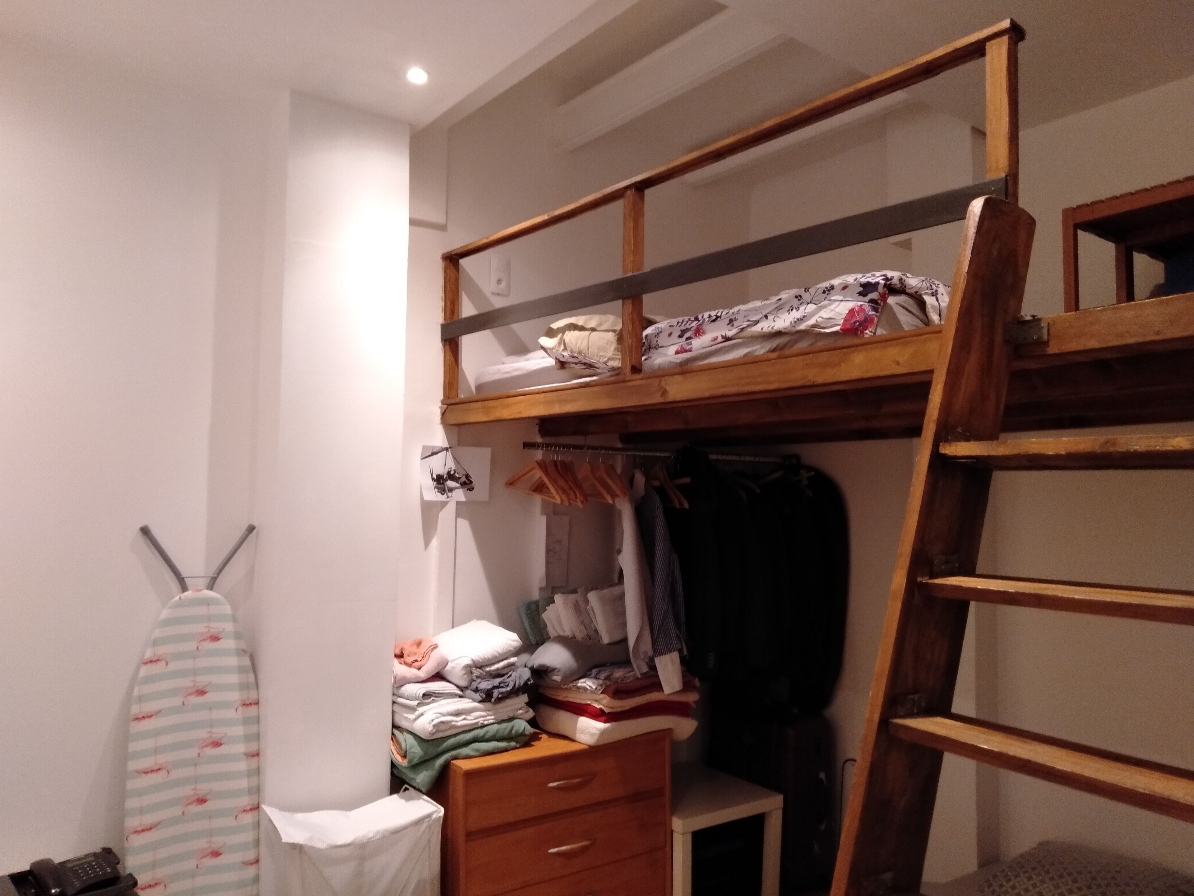 Quiet apartment Montmartre overlooking courtyard