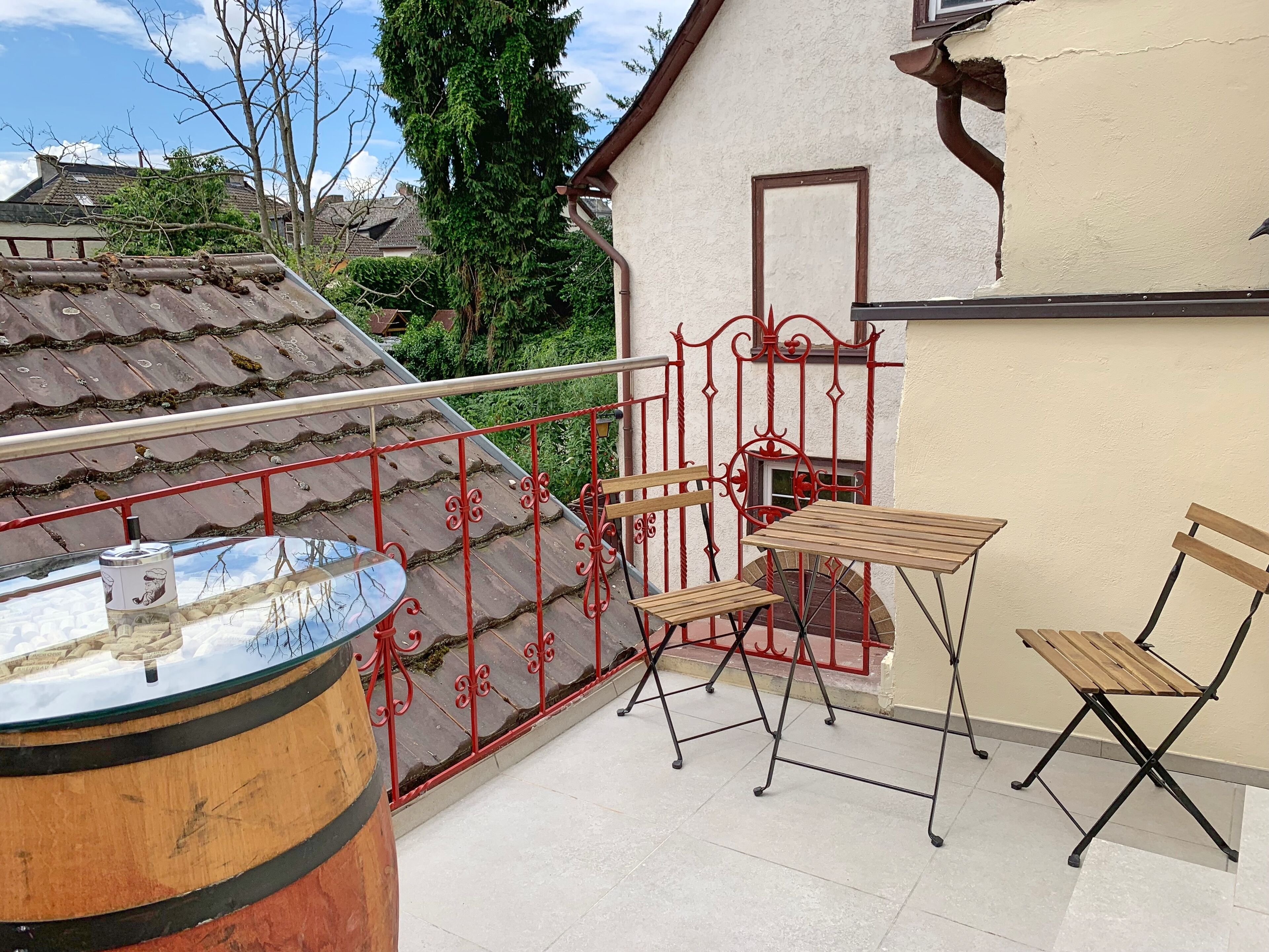 Rüdesheimer Altstadt Terrasse Apartment gelb Fewo Malerwinkel Rüdesheim am Rhein