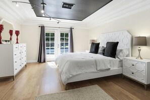 3 bedrooms, iron/ironing board, Internet, bed sheets