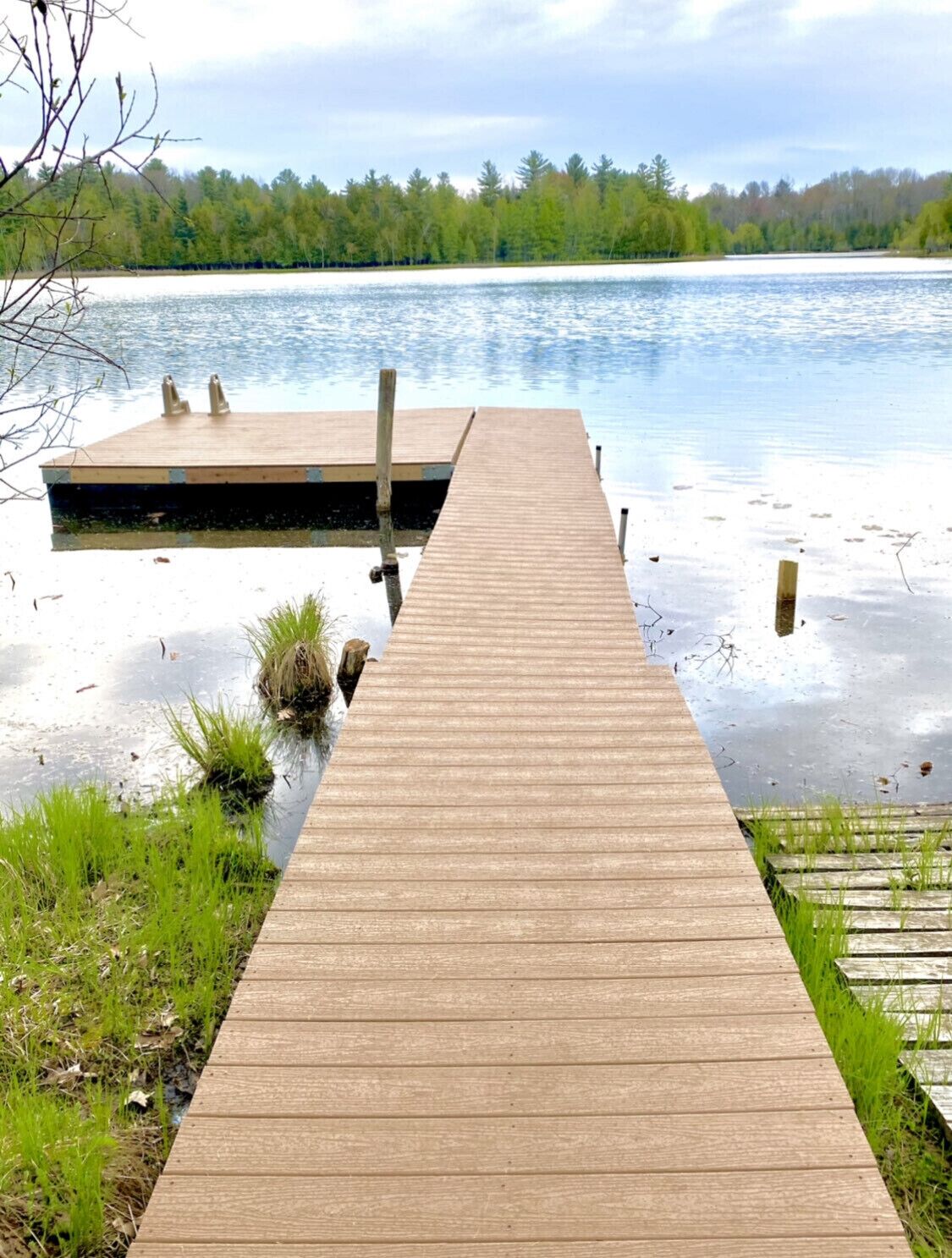 Cozy, Lake Front Cottage Close To It All! Fishing, Hunting, Hiking & Much More!