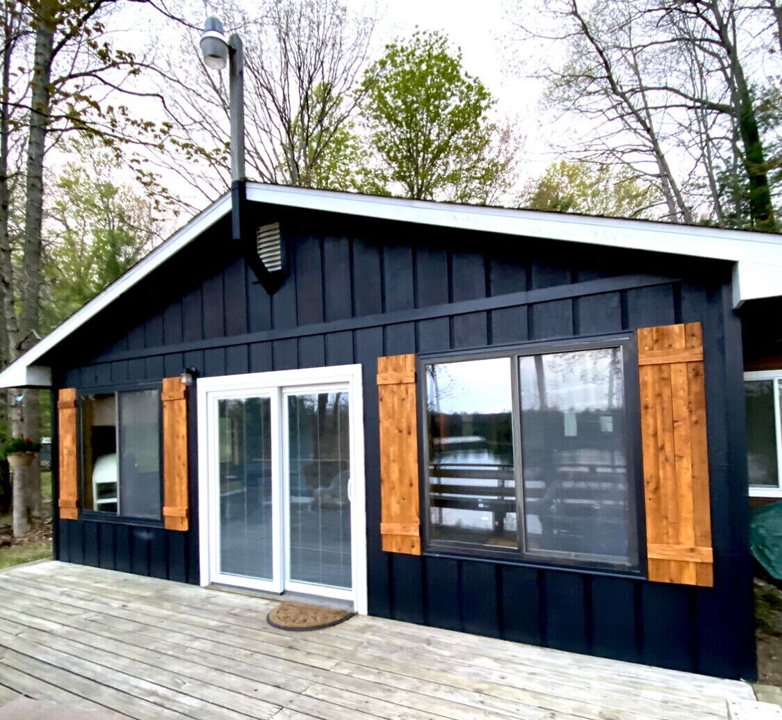 Cozy, Lake Front Cottage Close To It All! Fishing, Hunting, Hiking & Much More!