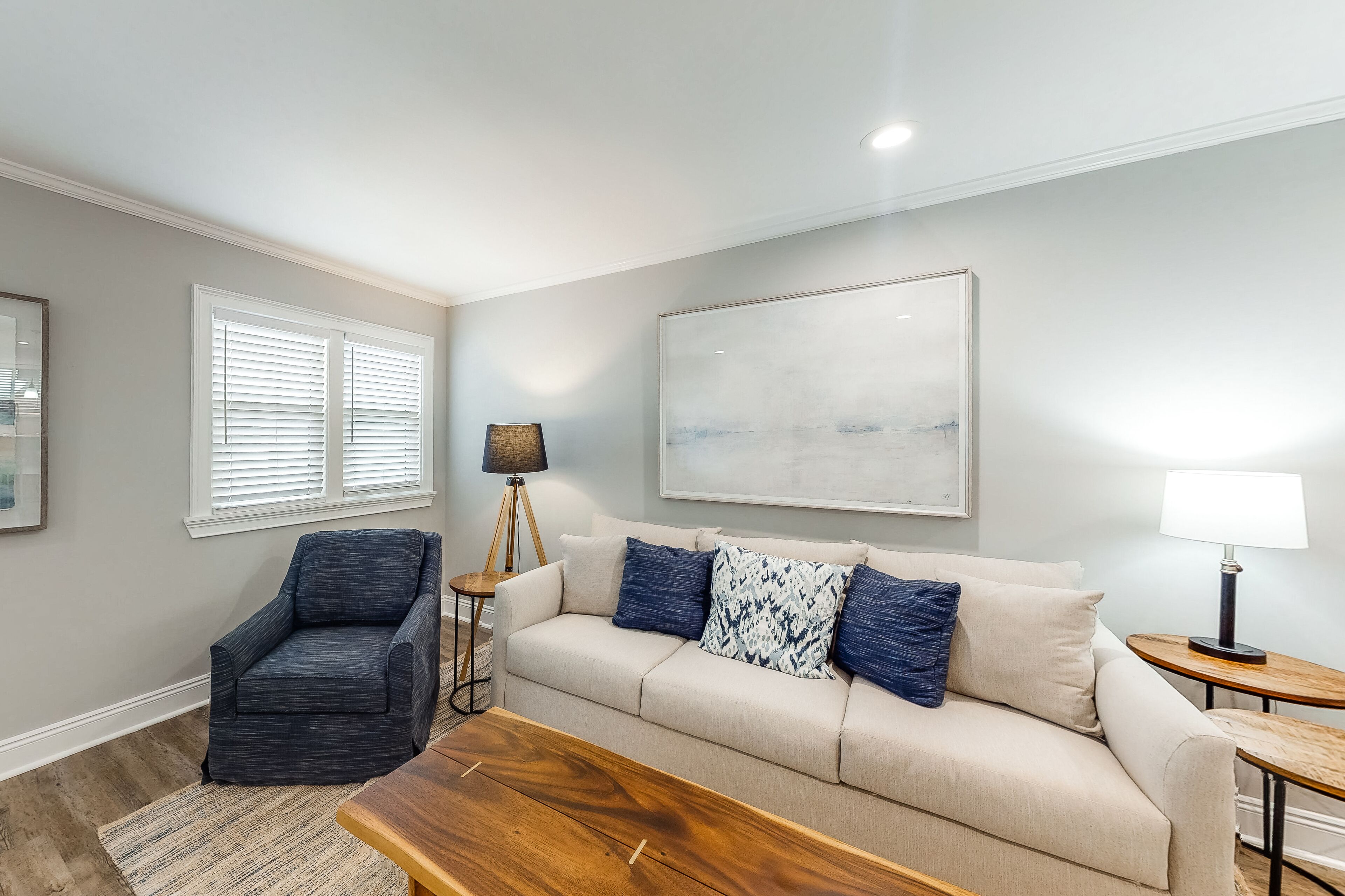 Stylish beach townhouse with ocean view, patio, full kitchen, and central AC